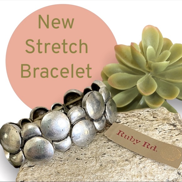 Ruby Rd. stretch silver tone disc bracelet - Picture 3 of 10
